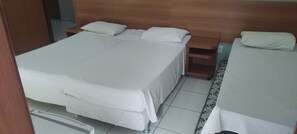 1 chambre, rideaux occultants, Wi-Fi gratuit, draps fournis