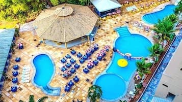 7 outdoor pools, pool umbrellas, pool loungers
