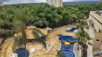 Suíte | Piscina | 2 piscinas internas, 9 piscinas externas, guarda-sóis, espreguiçadeiras