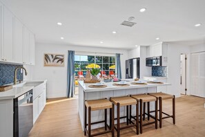 Private kitchen - PBG Retreat w/ Pool, Mini Golf, Fire Pit, Game Room! (Palm Beach Gardens)