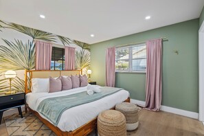 4 bedrooms, iron/ironing board, WiFi, bed sheets