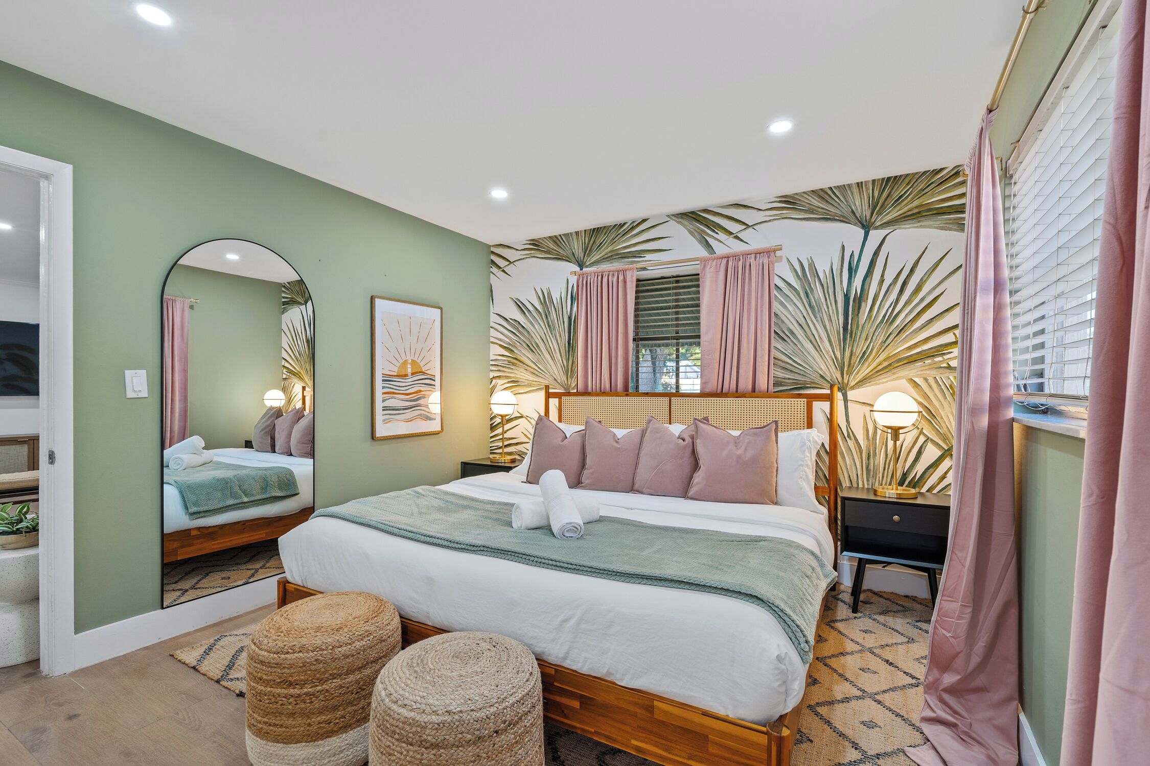 4 chambres, fer et planche à repasser, Wi-Fi, draps fournis