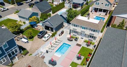 Oceanblock Paradise beach house in Belmar - pool, AC, WiFi., steps to beach