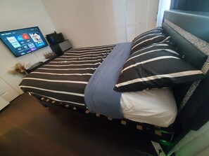 1 chambre, fer et planche à repasser, Wi-Fi gratuit, draps fournis