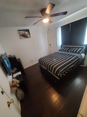 1 chambre, fer et planche à repasser, Wi-Fi gratuit, draps fournis