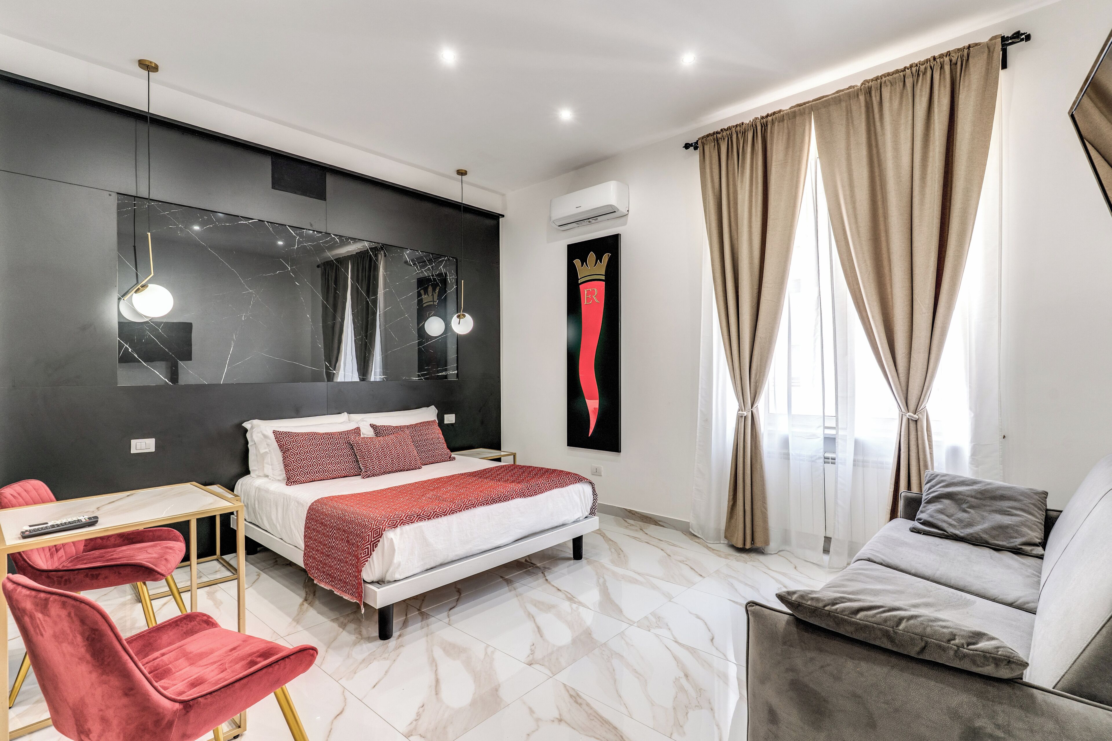 Deluxe Quadruple Room | Desk, laptop workspace, soundproofing, free WiFi