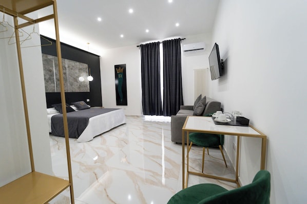 Junior Suite, City View | Desk, laptop workspace, soundproofing, free WiFi - ELITE ROOMS NAPOLI (Naples)