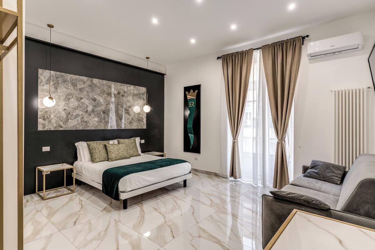 Premium Quadruple Room | Desk, laptop workspace, soundproofing, free WiFi