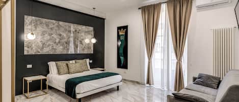 Premium Quadruple Room | Desk, laptop workspace, soundproofing, free WiFi