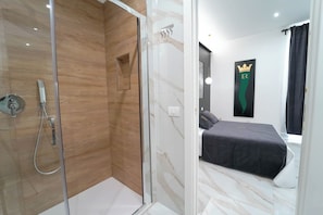 Junior Suite, City View | Bathroom