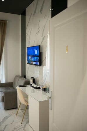 Desk, laptop workspace, soundproofing, free WiFi - ELITE ROOMS NAPOLI (Naples)