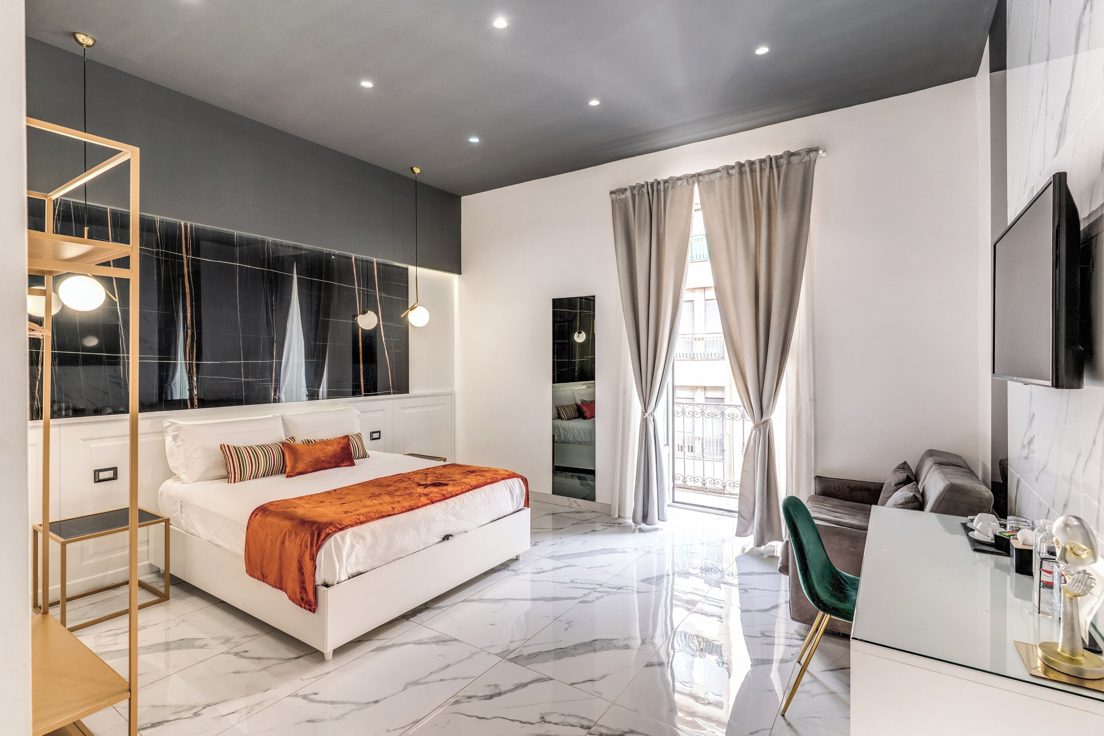 Honeymoon Quadruple Room | Desk, laptop workspace, soundproofing, free WiFi