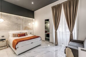 Basic Triple Room | Desk, laptop workspace, soundproofing, free WiFi