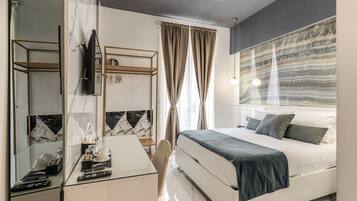 Desk, laptop workspace, soundproofing, free WiFi