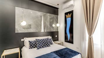 Desk, laptop workspace, soundproofing, free WiFi