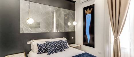 Triple Room | Desk, laptop workspace, soundproofing, free WiFi