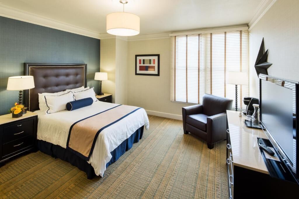 Standardzimmer, 1 Queen-Bett, Nichtraucher, eigenes Bad | Zimmersafe, Schreibtisch, Bügeleisen/Bügelbrett, kostenloses WLAN