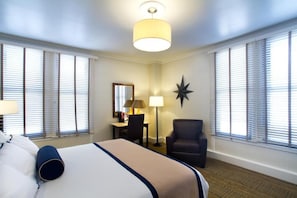 Standard Room, 1 Queen Bed, Non Smoking, Private Bathroom | In-room safe, desk, iron/ironing board, free WiFi