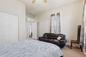 House, Private Bathroom, City View (701)