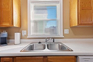 House, Private Bathroom, City View (701) | Shared kitchen - Indy Stadium Villas 701 (Indianapolis)