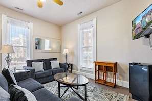 Rumah, kamar mandi pribadi, pemandangan kota (701) | Lounge