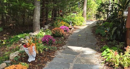 Open all year! Relaxation & privacy at this cozy 1 bedroom 1 bath studio.