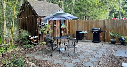 Relax & Unwind this Fall, at a very private & relaxing 1 bedroom 1 bath studio