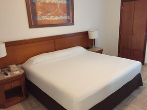 1 bedroom, WiFi, bed sheets - Hotel Sea Garden, Nuevo Vallarta, Mexico. Sleeps 4 adults & 2 children. (Nuevo Vallarta)