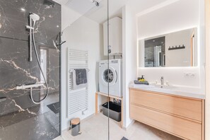 Shower, hair dryer, towels