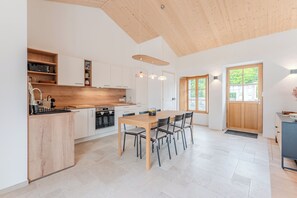 Kühlschrank, Ofen, Herdplatte, Geschirrspüler