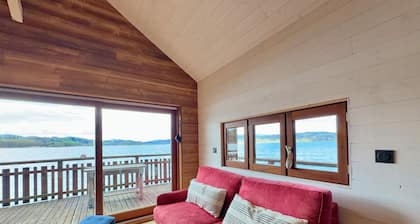 Rare petit chalet sur le lac, barque Ă rames, clim