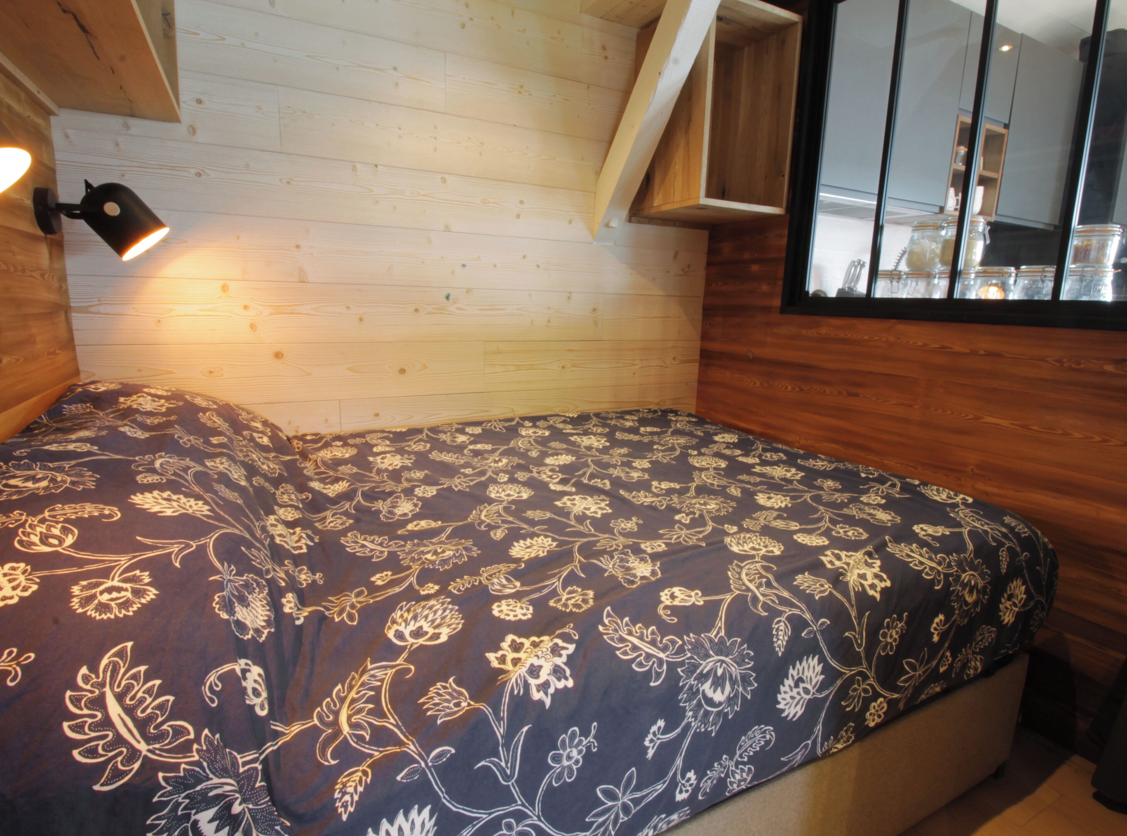 Travel crib, bed sheets