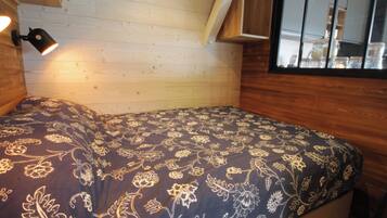 Travel crib, bed sheets