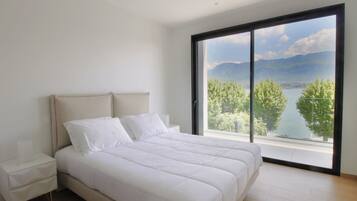 5 bedrooms, iron/ironing board, travel crib, WiFi