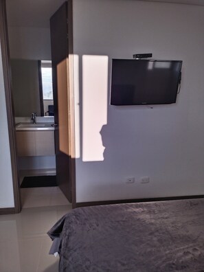 2 chambres, fer et planche à repasser, Wi-Fi, draps fournis