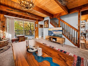 Living area - Birdhouse in Moonridge (Big Bear City)