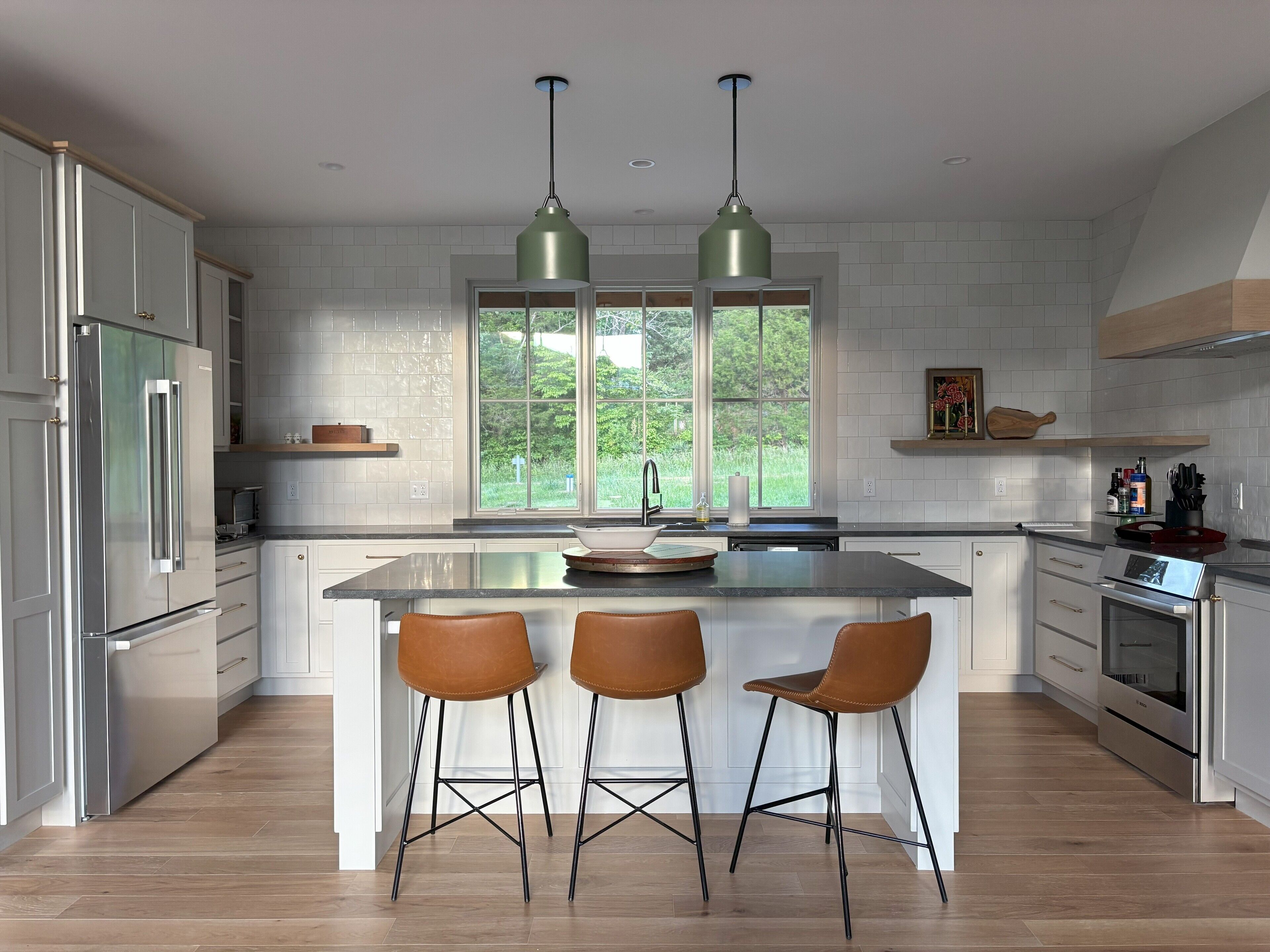 Micro-ondes, four, plaque de cuisson, lave-vaisselle