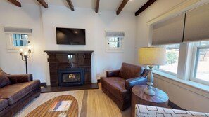 TV, fireplace - Delgado D: One block from Canyon Road! (Santa Fe)