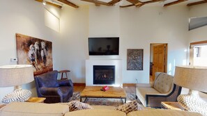 Télévision, cheminée