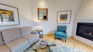 TV, fireplace - Delgado B-2: Just one block from Canyon Road! (Santa Fe)