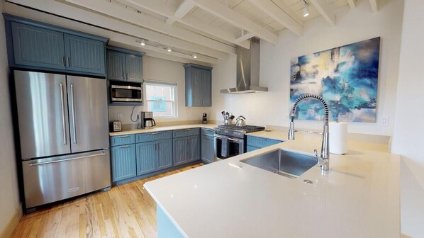 Fridge, microwave, oven, stovetop - Delgado B2 | Historic 1-Bedroom Casita in Downtown Santa Fe (Santa Fe)