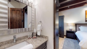 Shower, hair dryer - Delgado C4 | Luxury 2 Bedroom Santa Fe Adobe Retreat (Santa Fe)