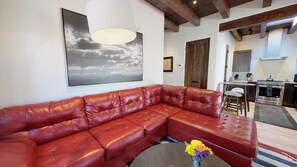 Smart TV, fireplace - Delgado C-4: One block from Canyon Road! (Santa Fe)