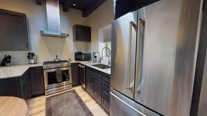 Refrigerador, microondas, horno, placa de cocina