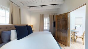 1 habitación, tabla de planchar con plancha, cuna de viaje y wifi 