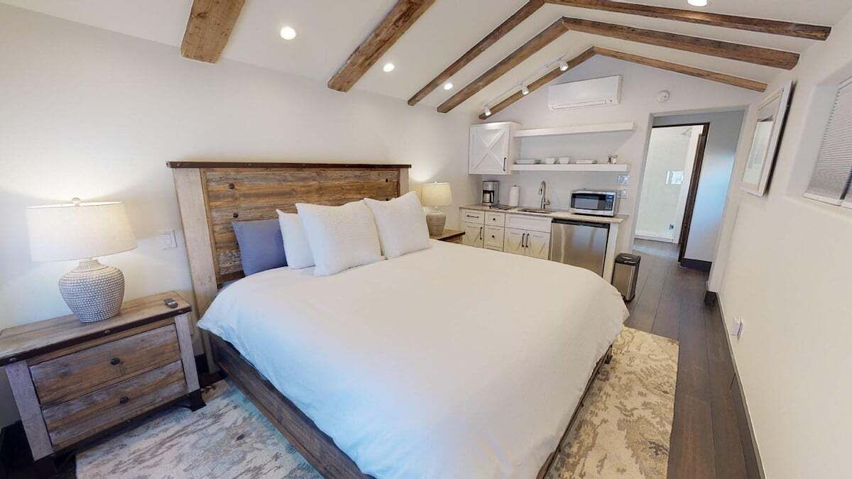 Iron/ironing board, travel crib, WiFi, bed sheets