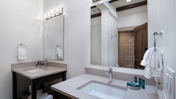 Douche, séchoir à cheveux