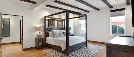 2 bedrooms, iron/ironing board, travel cot, WiFi