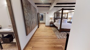 2 bedrooms, iron/ironing board, travel cot, WiFi