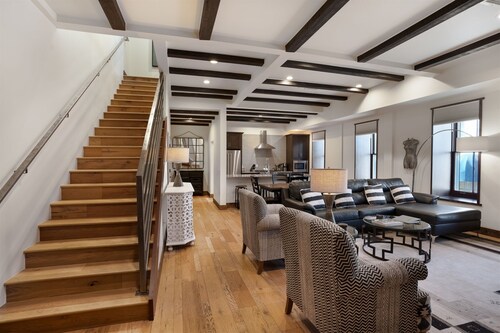 Water Street Residence B: Located just 400 feet from the Plaza!